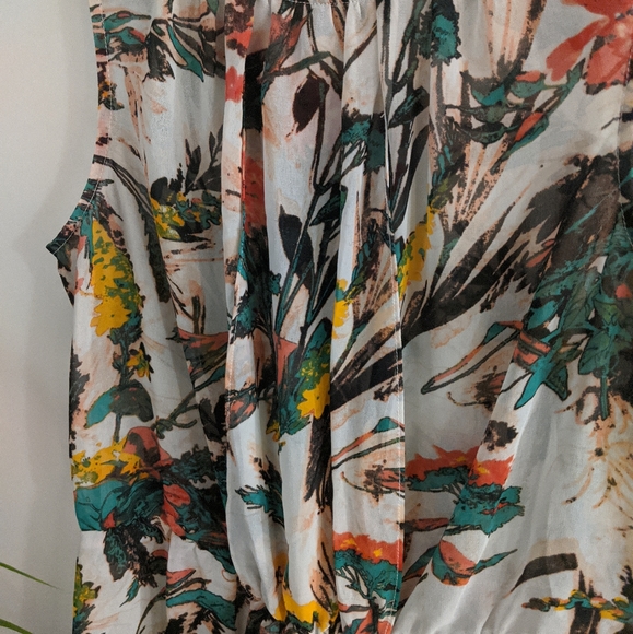 Graphic Sheer Peplum Top - Picture 3 of 4